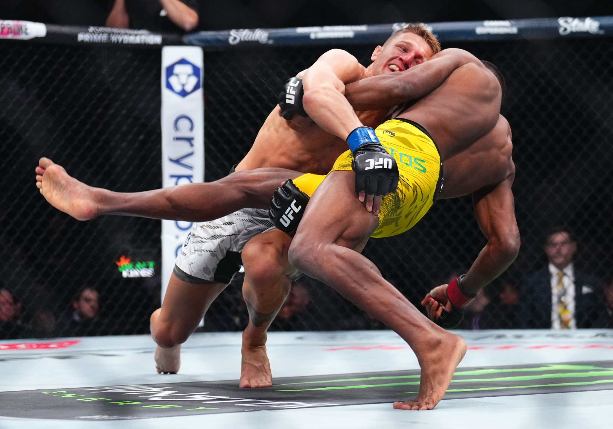 关于世预赛最后时刻再迎强敌,桑托斯外线爆发,主帅态度——细节曝光,身体对抗强度拉满的信息 关于世预赛最后时刻再迎强敌,桑托斯外线爆发,主帅态度——细节曝光,身体对抗强度拉满的信息