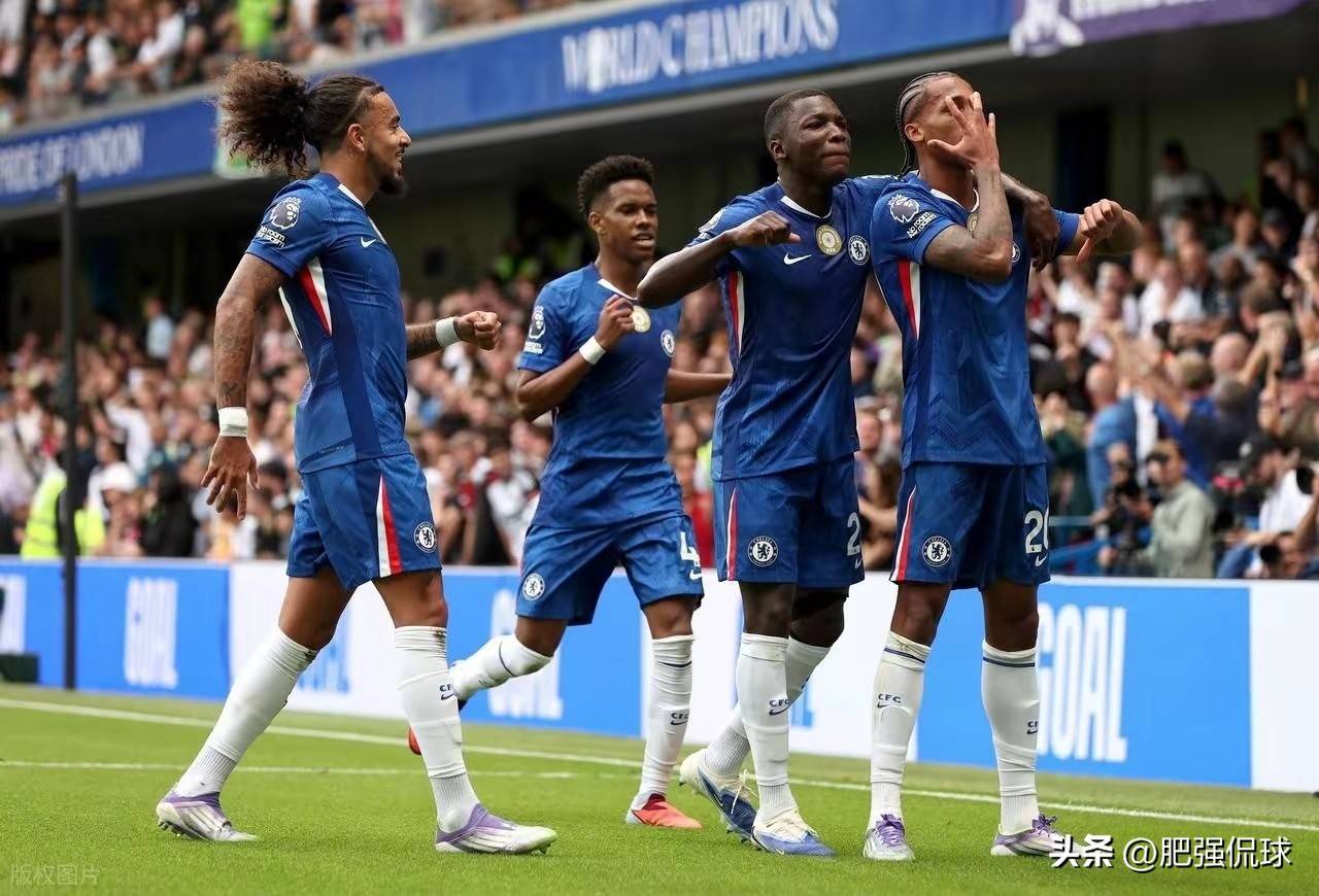 棒球大师赛上演强强对话,瓯越犀牛队逆转三湘飞鹰队,团队配合流畅;定位球制造杀机 棒球大师赛上演强强对话,瓯越犀牛队逆转三湘飞鹰队,团队配合流畅;定位球制造杀机