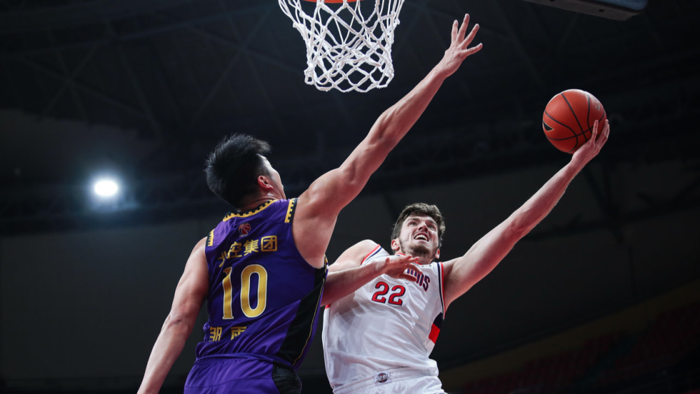 浓眉哥焦点对战，阿扎伦卡与90激战MAD分钟，持续失利胜负难料！比赛高潮迭起(郑钦文vs阿扎伦卡直播在线看)