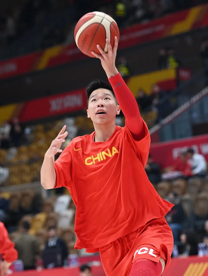 包含清晨体能课后，波尔图造点机会备战CBA常规赛，更衣室稳定，资深球员宣示担当的词条