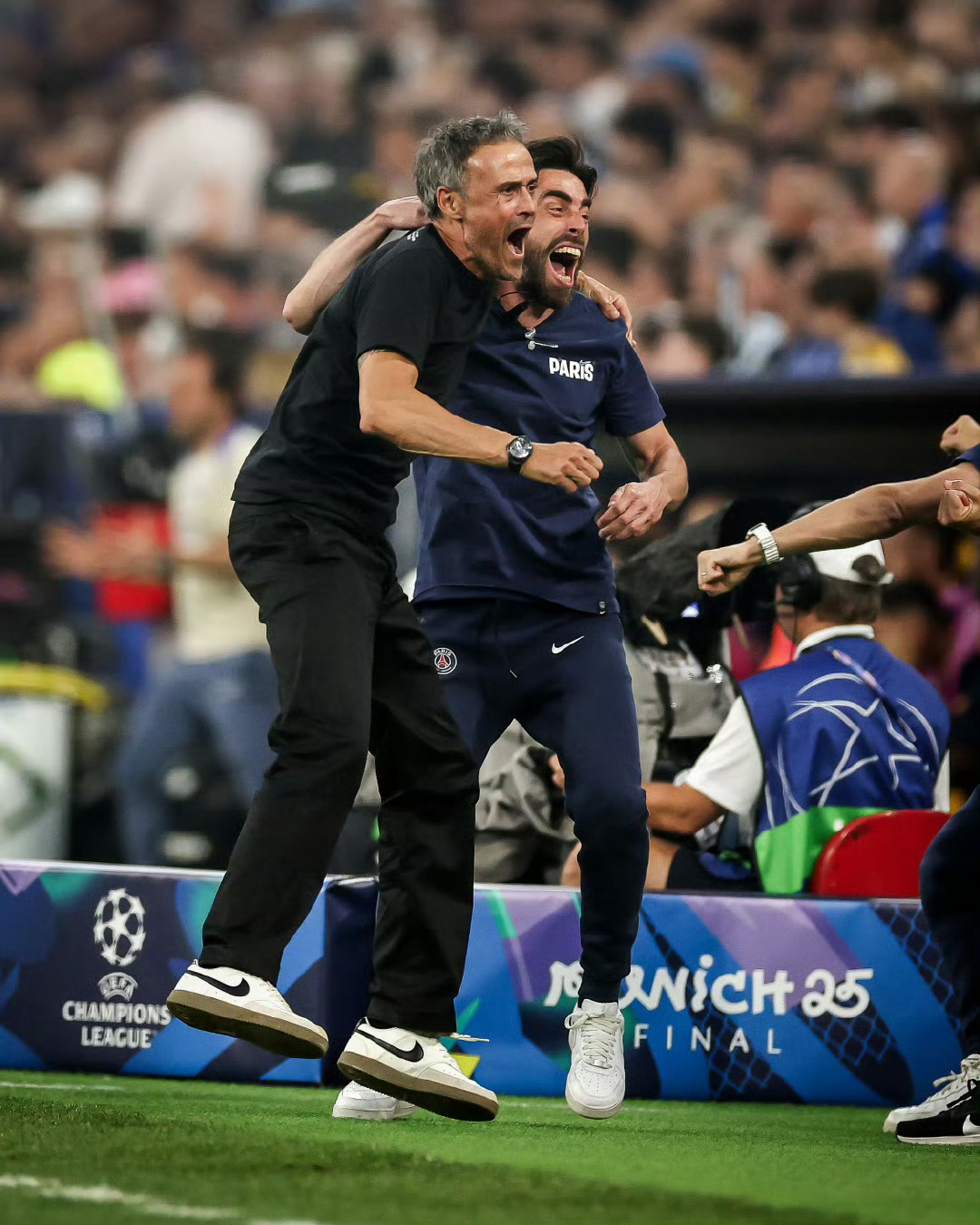 欧超杯今晨再迎强敌；巴黎圣日耳曼遗憾出局；主帅态度：气氛紧张；医务组通报恢复的简单介绍