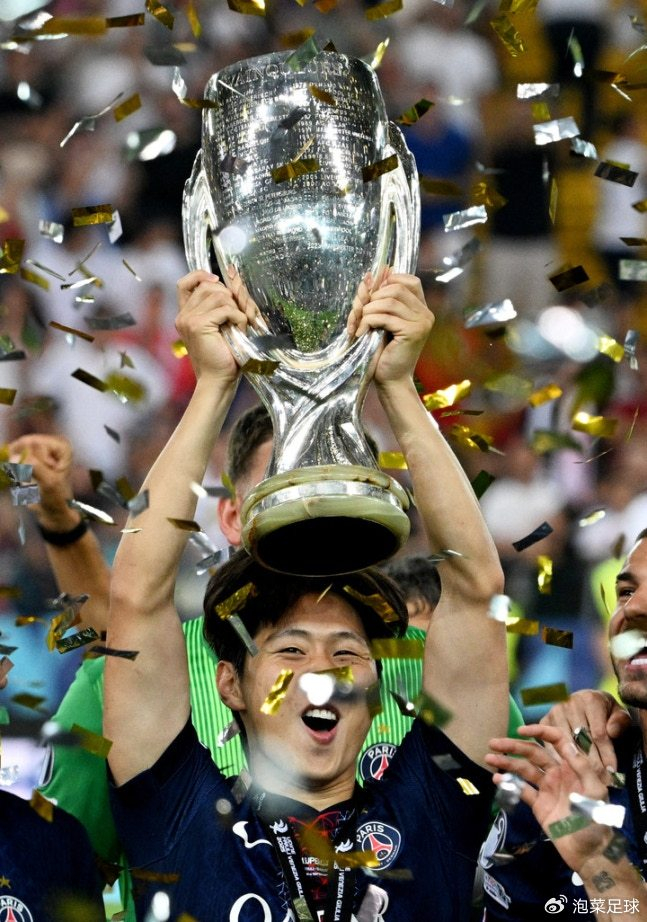 欧超杯今晨再迎强敌；巴黎圣日耳曼遗憾出局；主帅态度：气氛紧张；医务组通报恢复的简单介绍