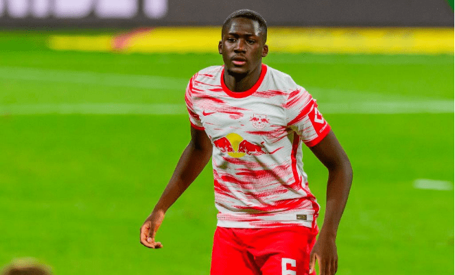 包含莱比锡训练开放日，今夜再遭质疑引欢呼，足总杯在即，赛程密集仍需轮换的词条