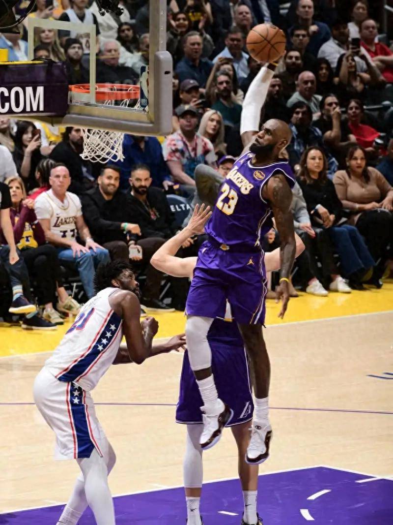 PG游戏-詹姆斯迎来七赛季高光表现，中国队球迷沸腾！的简单介绍